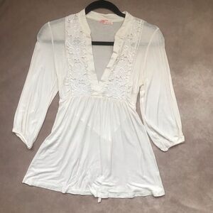 Do & Be White Princess Blouse Floral Guipure Panels Deep V Back Tie Soft XS S